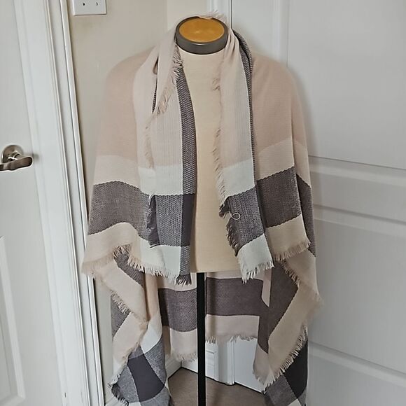 Ardene Women's Scarf & Gloves Set Cream - Picture 8 of 16